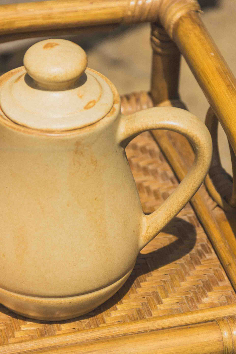 theiere-beige-vintage-Collection-ete-Eloge-Paris-Brocante-Boheme
