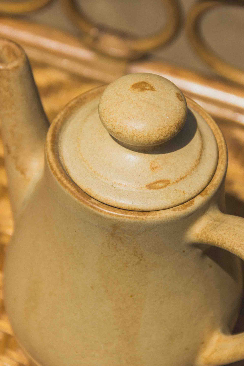 theiere-beige-vintage-Collection-ete-Eloge-Paris-Brocante-Boheme
