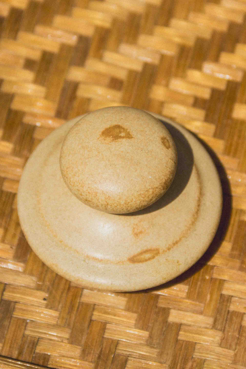 theiere-beige-vintage-Collection-ete-Eloge-Paris-Brocante-Boheme