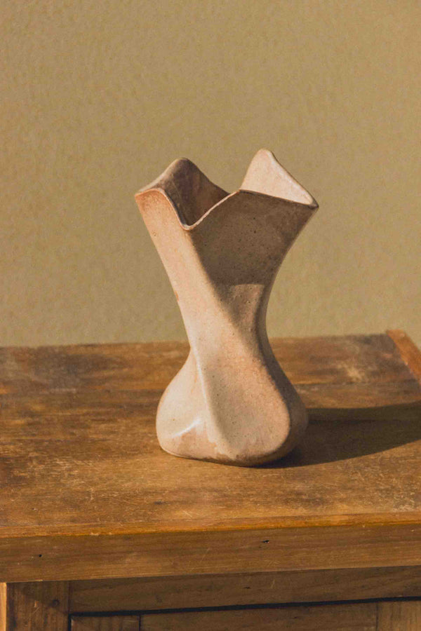 vase-gres-forme-singuliere-vintage-Collection-automne-Eloge-Paris-Brocante-Boheme