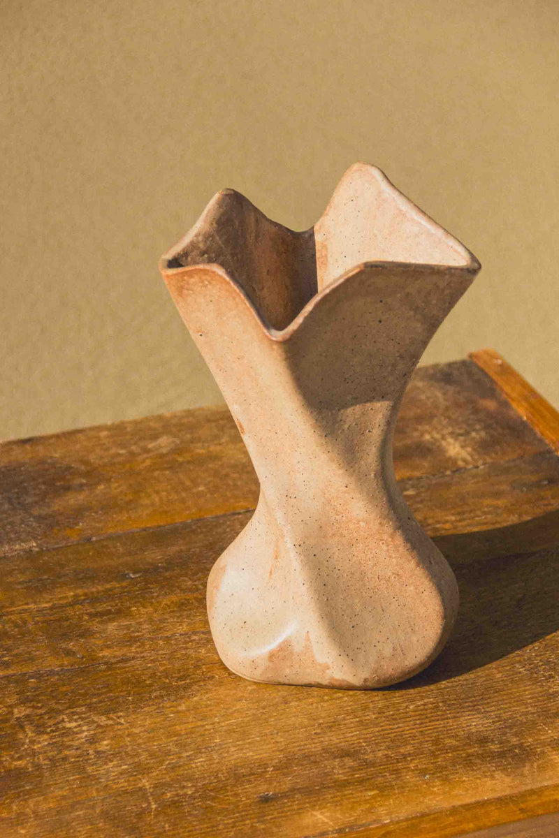 vase-gres-forme-singuliere-vintage-Collection-automne-Eloge-Paris-Brocante-Boheme