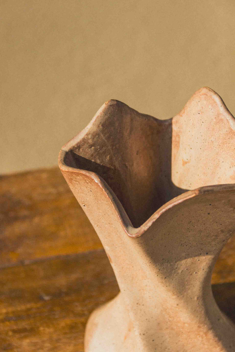 vase-gres-forme-singuliere-vintage-Collection-automne-Eloge-Paris-Brocante-Boheme