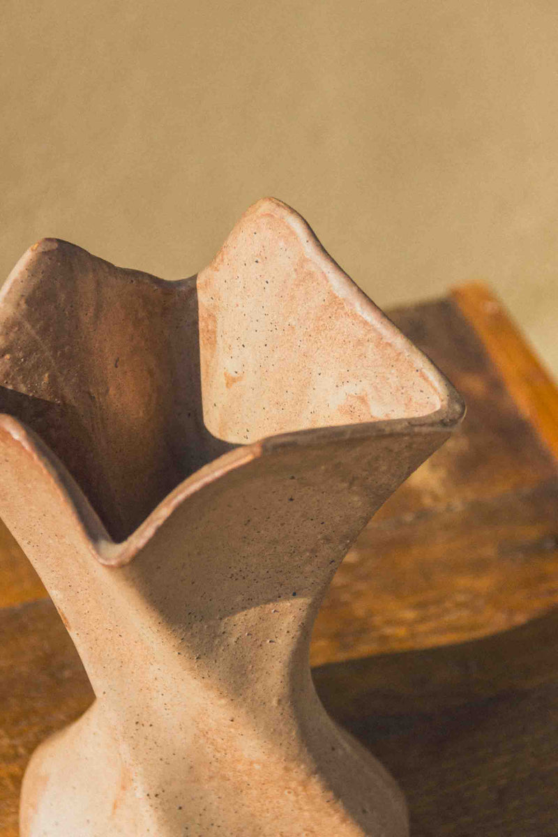 vase-gres-forme-singuliere-vintage-Collection-automne-Eloge-Paris-Brocante-Boheme