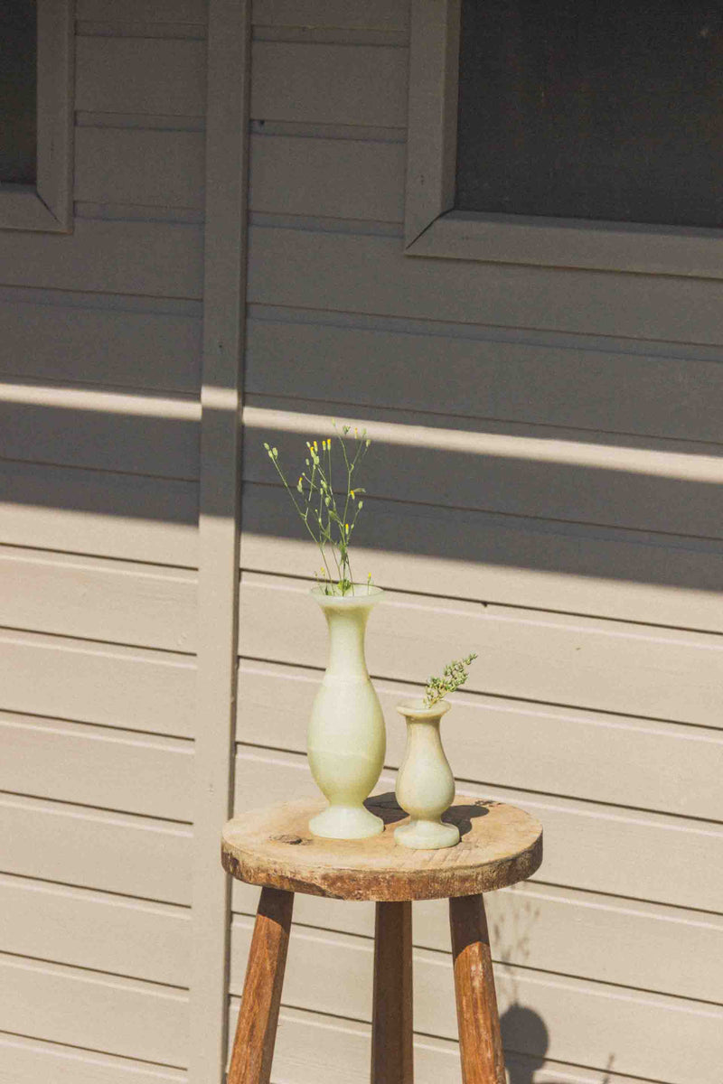 vases-albatre-beige-vintage-Collection-ete-Eloge-Paris-Brocante-Boheme