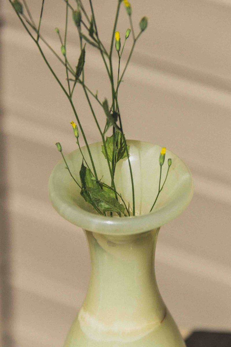 vases-albatre-beige-vintage-Collection-ete-Eloge-Paris-Brocante-Boheme