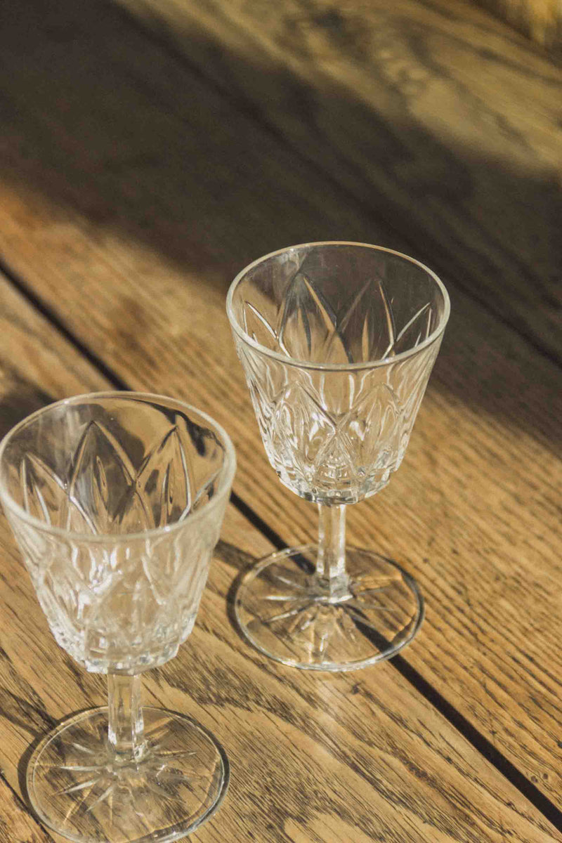 verres-vin-ciseles-vintage-Collection-ete-Eloge-Paris-Brocante-Boheme