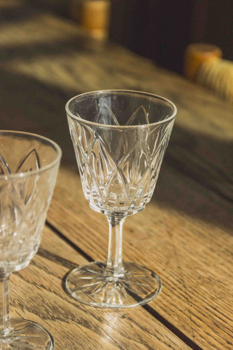 verres-vin-ciseles-vintage-Collection-ete-Eloge-Paris-Brocante-Boheme