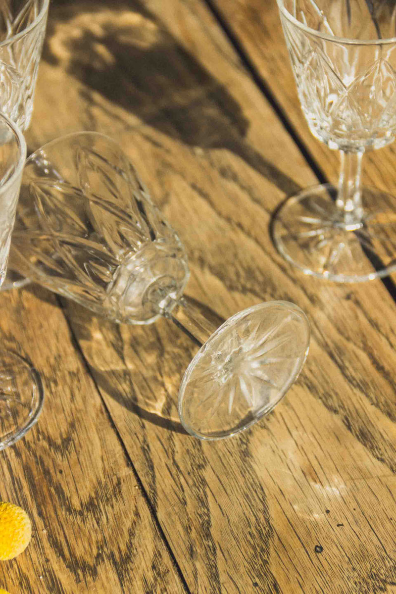 verres-vin-ciseles-vintage-Collection-ete-Eloge-Paris-Brocante-Boheme