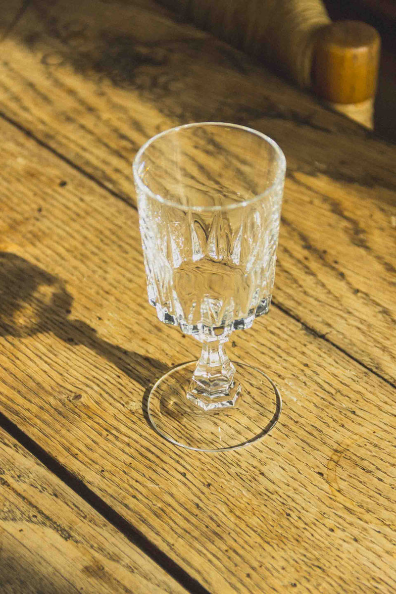 verres-vin-cristal-droit-vintage-Collection-ete-indien-Eloge-Paris-Brocante-Boheme